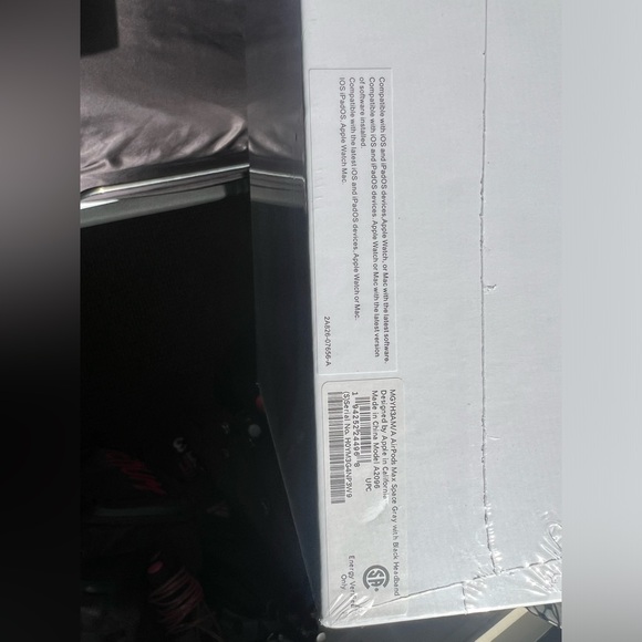 AirPods Max with Smart Case Space Gray (Send Offers) - Picture 8 of 8